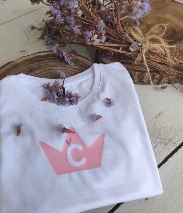 T-Shirt - Coroa com letra inicial nome