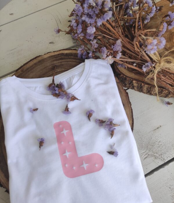 T-Shirt - Letra incial nome rosa