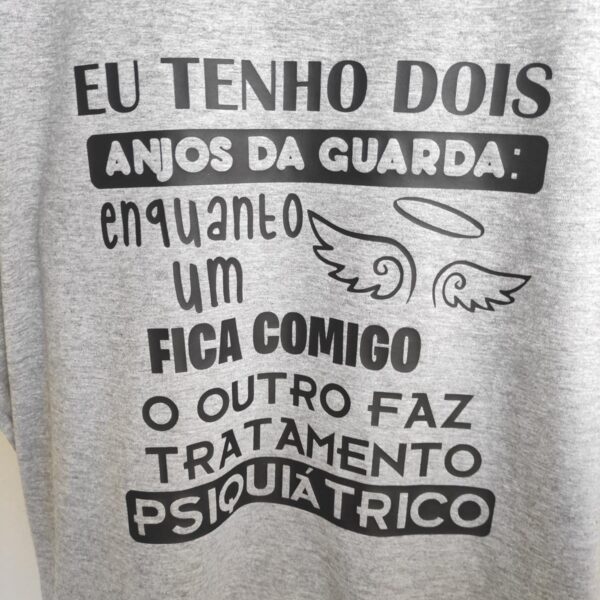 T-Shirt - Eu tenho dois anjos da guarda...