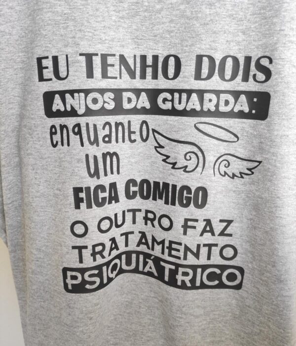 T-Shirt - Eu tenho dois anjos da guarda...