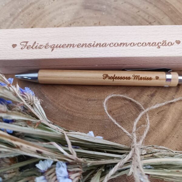 Ofertas Professores - Feliz é quem ensina com o Coração - Estojo com caneta em Bambu 2