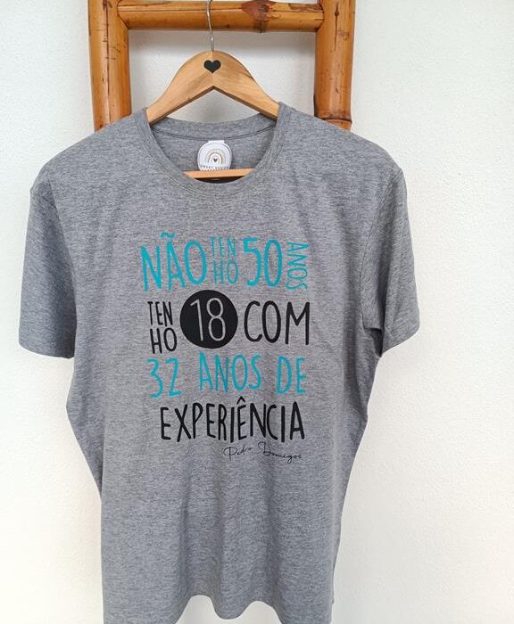 T-Shirt - Não tenho 50 anos, tenho 18 com 32 de experiencia (com nome)