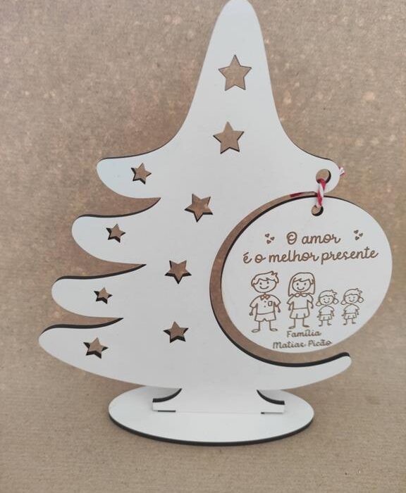 Árvore de Natal com bola de familia