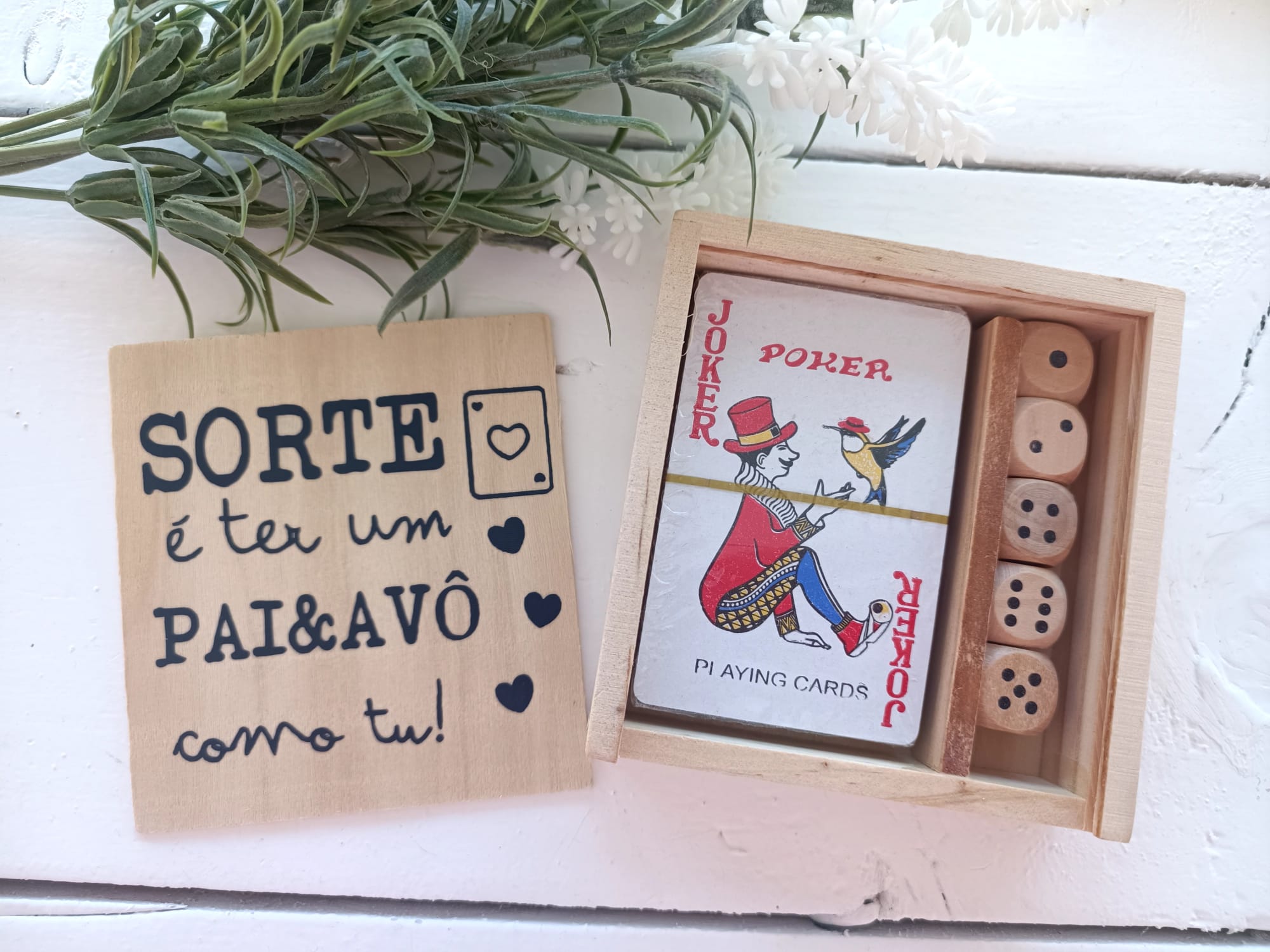 Jogo de Cartas Baralho com Caixa Personalizada de Madeira