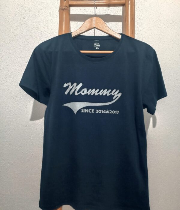 T-shirt - Mommy com Ano de nascimentos dos filhos