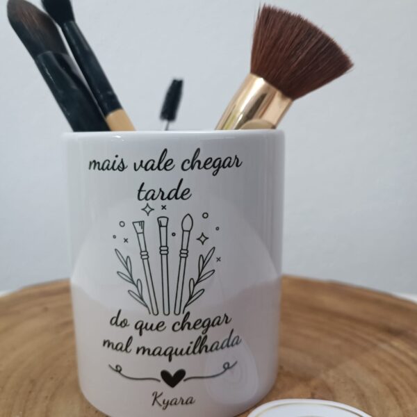 Porta Maquilhagem - Mais vale chegar tarde do que chegar mal maquilhada