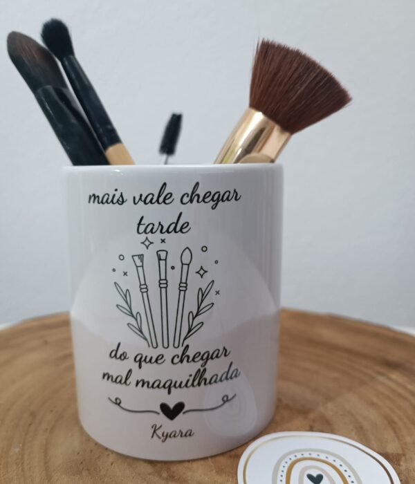 Porta Maquilhagem - Mais vale chegar tarde do que chegar mal maquilhada