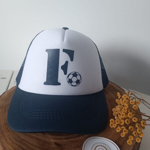 Boné em rede - Inicial do nome com bola futebol