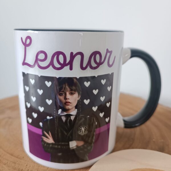 Caneca interior de cor - Wednesday Wandinha