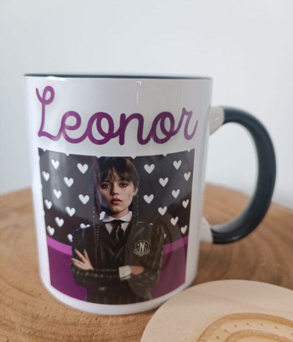 Caneca Personalizada interior de cor - Wednesday Wandinha