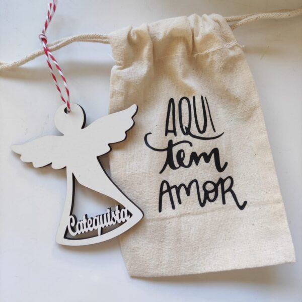 Pendente - Anjo em madeira com nome com saco (Catequista)