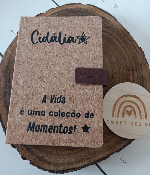 Agenda em cortiça - A vida é uma coleção de momentos