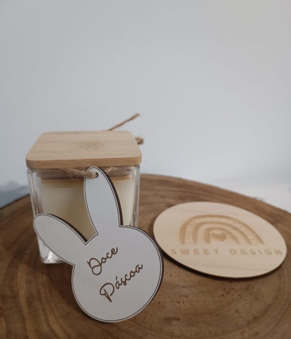 Vela Perfumada (Lembrança Personalizada em recipiente quadrado de vidro com tampa em bambu) - Doce Páscoa