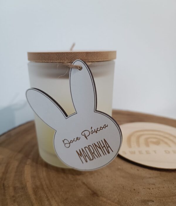 Vela Perfumada (Lembrança Personalizada em recipiente redondo de vidro com tampa em bambu) - Doce Páscoa
