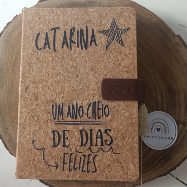 Agenda em cortiça - Um ano cheio de dias Felizes (com nome)