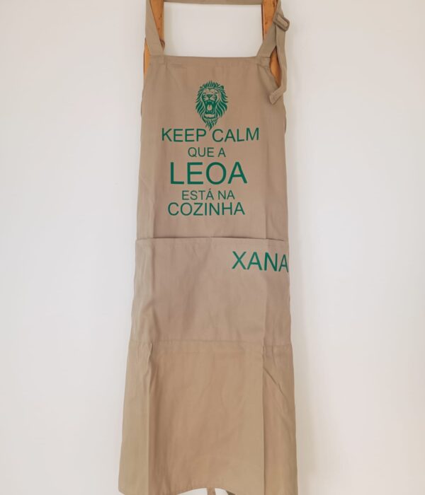 Avental - keep Calm que a Leoa está na cozinha (com nome)