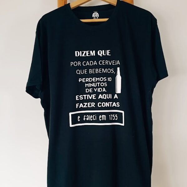 T-Shirt - Dizem que por cada cerveja que bebemos perdemos 10 minutos de vida....