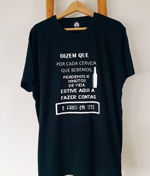T-Shirt - Dizem que por cada cerveja que bebemos perdemos 10 minutos de vida....