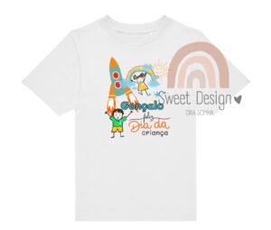T-Shirt (Dia da Criança) - Feliz dia da Criança com foguetão (com nome)