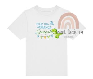 T-Shirt (Dia da Criança) - Feliz dia da Criança com dinossauro (com nome)