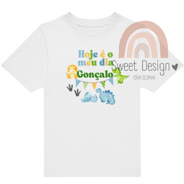 T-Shirt (Dia da Criança) - Hoje é o meu dia com dinossauros na festa (com nome)
