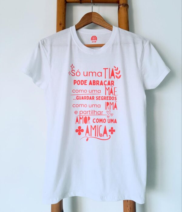 T-Shirt - Só uma Tia pode abraçar como uma Mãe, guardar segredos como uma irmã e partilhar AMOR como uma amiga