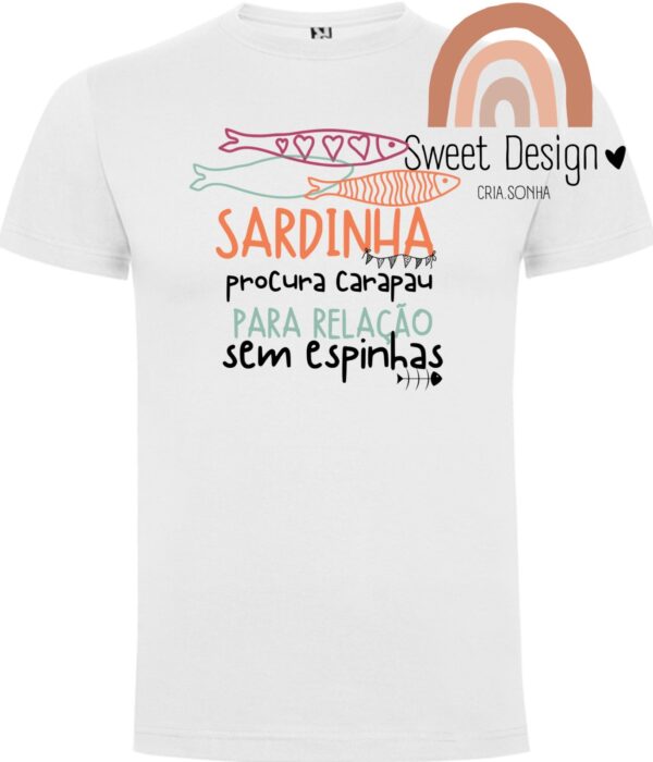 T-Shirt - Sardinha procura Carapau para relação sem Espinhas (Santos populares)