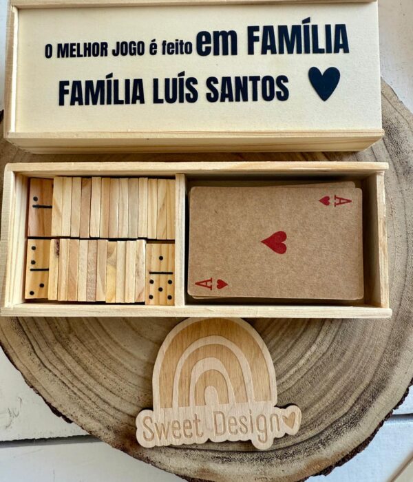Jogo - Baralho de cartas e dominó em caixa de madeira - O melhor jogo é feito em familia