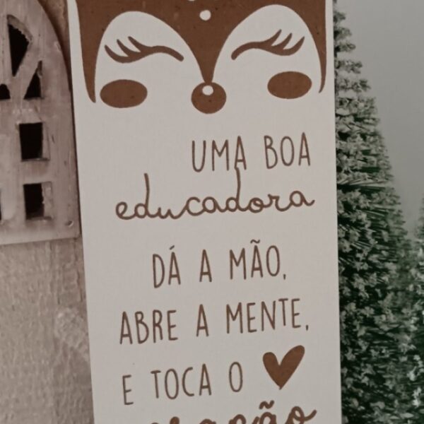 Marcador de Livros - Uma boa Educadora dá a mão, abre a mente e toca o coração (rena menina)