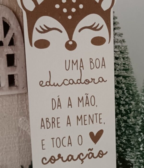 Marcador de Livros - Uma boa Educadora dá a mão, abre a mente e toca o coração (rena menina)