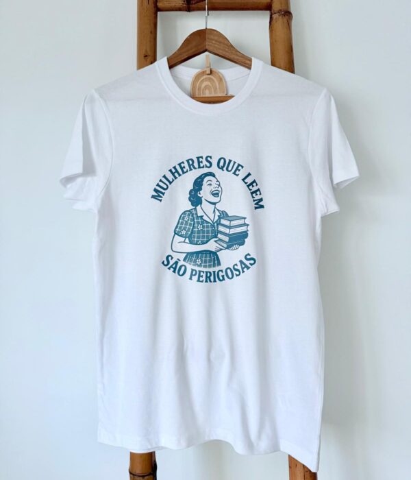 T-Shirt - Mulheres que leem são perigosas