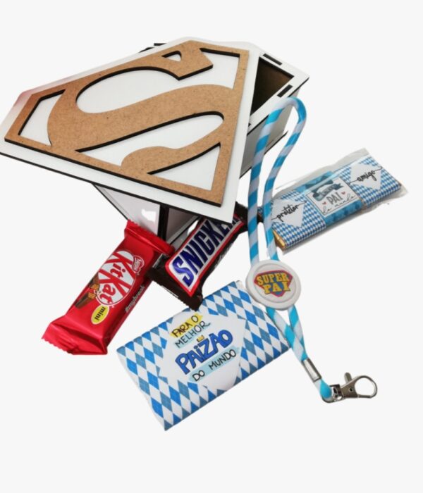 Caixa mdf em formato Super Homem com recheio de doces