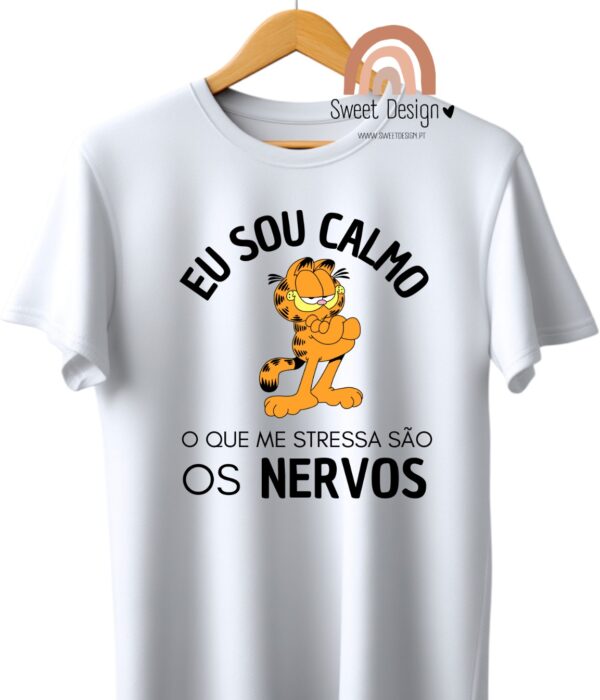 T-Shirt - Eu sou calmo, o que me stressa são os nervos (com o Garfield)