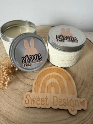 Vela Perfumada (Vela redonda com tampa metálica) - Páscoa Feliz (com dedicatória a professores/auxiliares/madrinha/catequista)