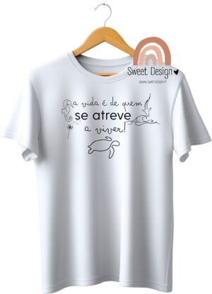 T-Shirt - A vida é de quem se atreve a viver