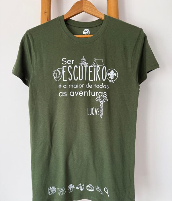 T-Shirt - Ser escuteiro é a maior de todas as aventuras (com nome)