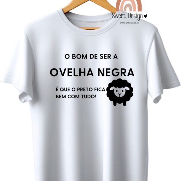 T-Shirt – O bom de ser a OVELHA Negra, é que o preto fica bem com tudo