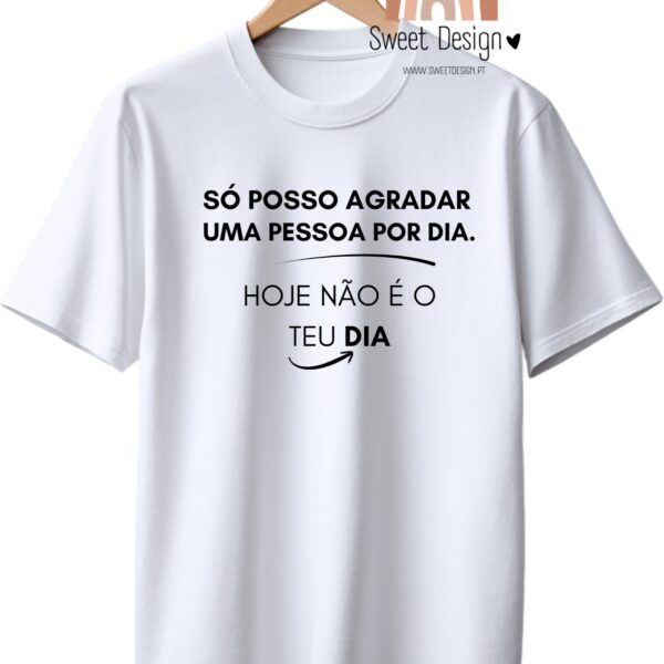 T-Shirt - Só posso agradar uma pessoa por dia, hoje não é o teu dia