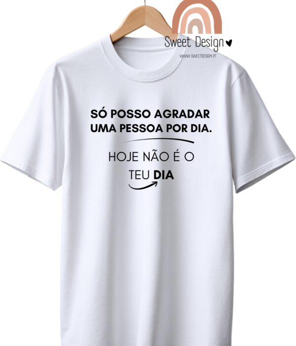 T-Shirt - Só posso agradar uma pessoa por dia, hoje não é o teu dia