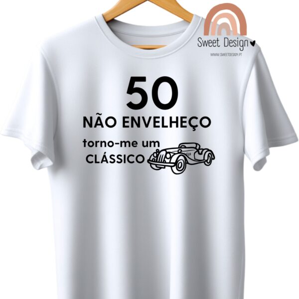 T-Shirt – 50 (idade) NÃO ENVELHEÇO, torno-me um CLÁSSICO