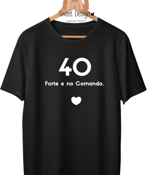 T-Shirt – 40 anos (idade) forte e no comando