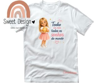 T-Shirt (Dia da Criança) – Tenho em mim todos os sonhos do Mundo (com nome) - menina