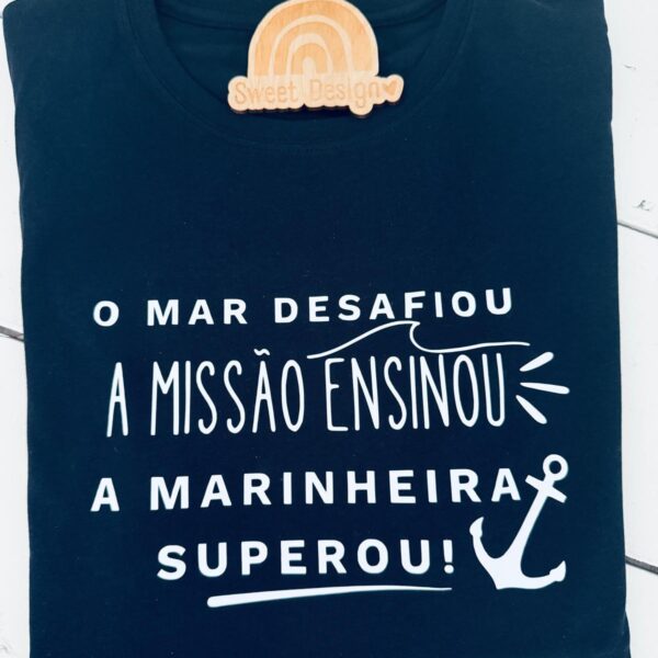 T-Shirt - O Mar desafiou, a Missão ensinou, a Marinheira superou