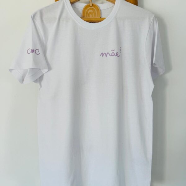T-Shirt - Mãe ao quadrado (com número de filhos e iniciais dos nomes no braço)