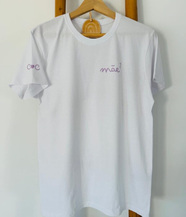T-Shirt - Mãe ao quadrado (com número de filhos e iniciais dos nomes no braço)